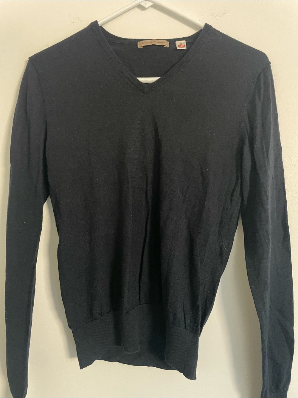 Uniqlo Women's Black V-Neck Extra Fine Merino Wool Sweater